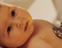 Kõik, mida vanemad peavad teadma beebi kurguvalu sümptomite ja ravi kohta Kuidas ravida kurguvalu beebil