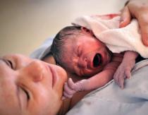 Ang mga unang araw pagkatapos ng maternity hospital
