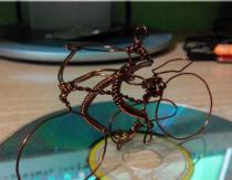 DIY copper wire jewelry: key pendant Main elements: pin and spiral